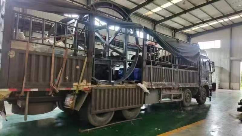東達(dá)機(jī)電自主研發(fā)生產(chǎn)的的翻車系統(tǒng)裝車發(fā)貨