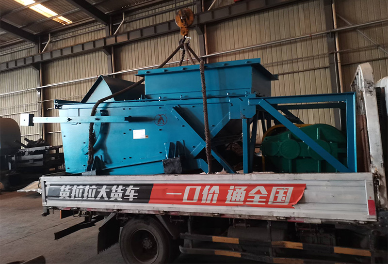 山東東達(dá)機(jī)電生產(chǎn)的往復(fù)式給煤機(jī)發(fā)往河南